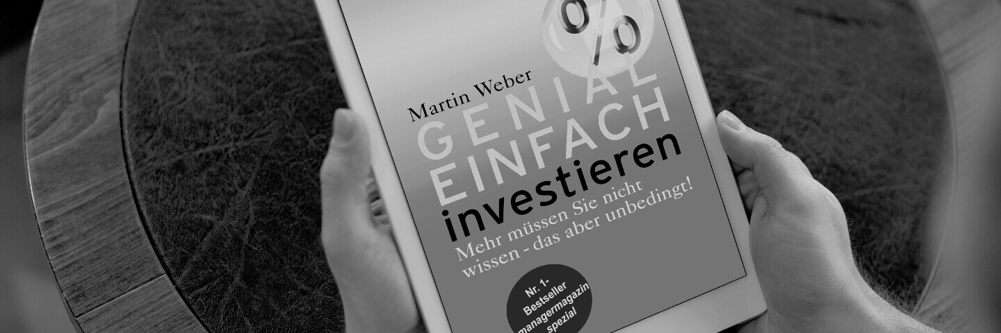 Tablet mit Titelseite des Buches "Genial einfach investieren" von Martin Weber
